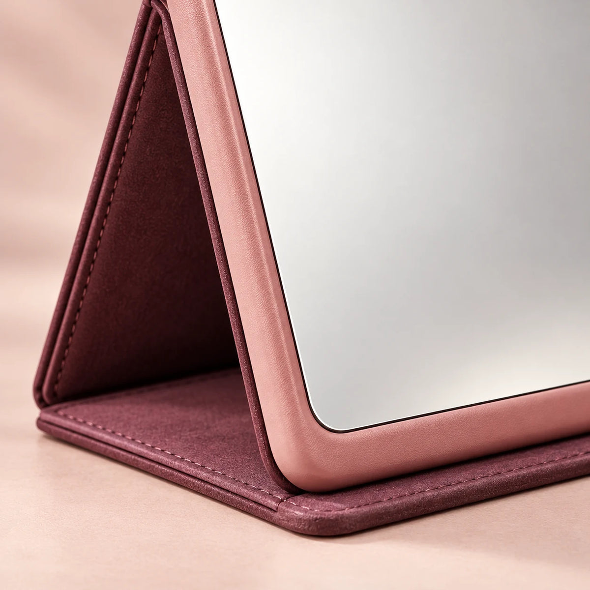 Foldable LED-Free Vanity Mirror — material and construction detail